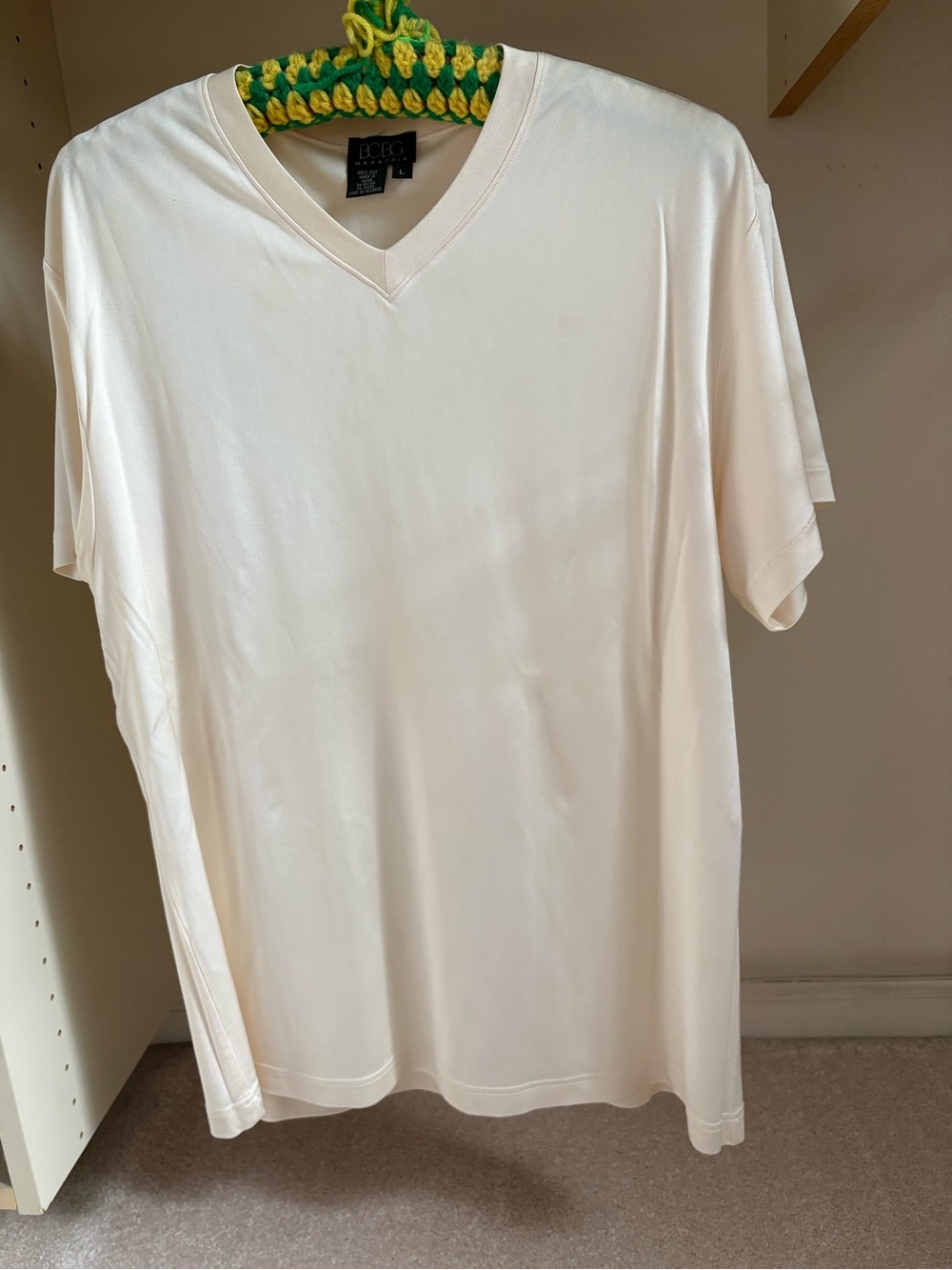 BCBG Maxazria Silk V-neck Short Sleeve in Cream